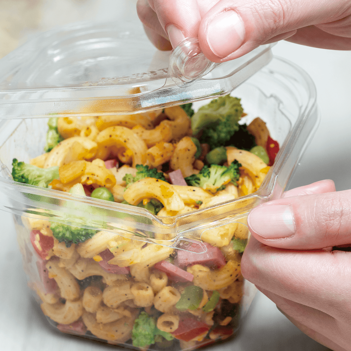 Karat 109 mm PET Flat Lid for 8-32 oz PET Tamper Resistant Square Container, Clear — 400 ct — product photo 4