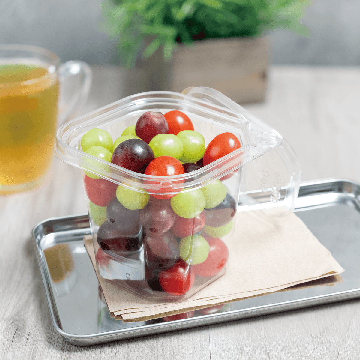 Karat 24 oz PET Tamper Resistant Square Container, Clear — 400 ct
