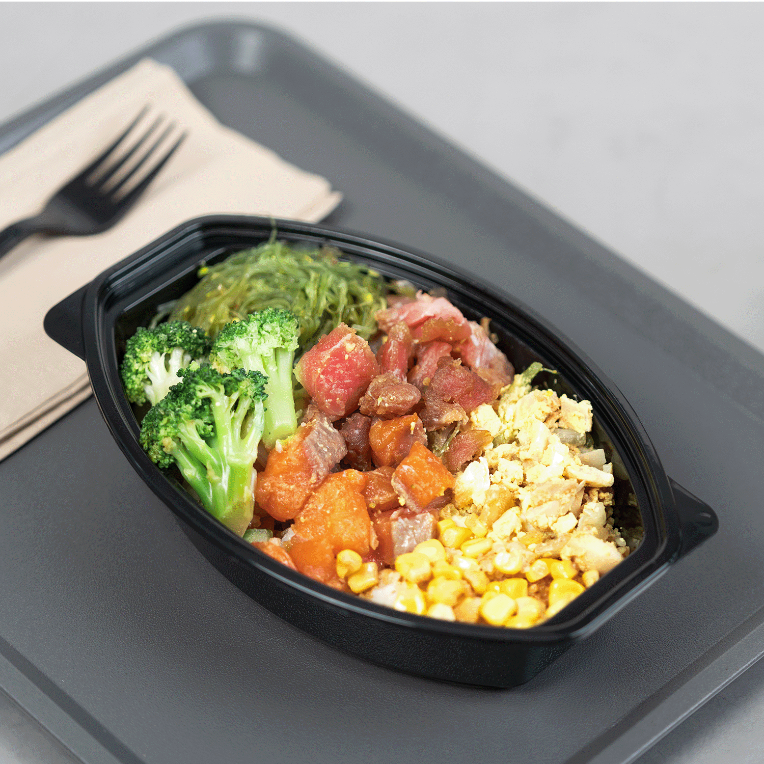 Karat 24 oz PP Microwaveable Oval Food Container with Clear Lid, Black — 150 sets