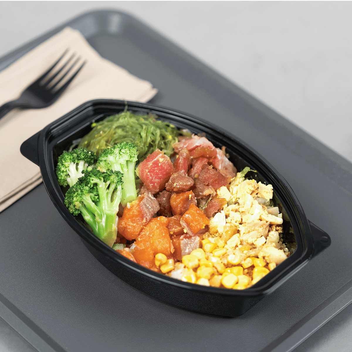 Karat 24 oz PP Microwaveable Oval Food Container with Clear Lid, Black — 150 sets