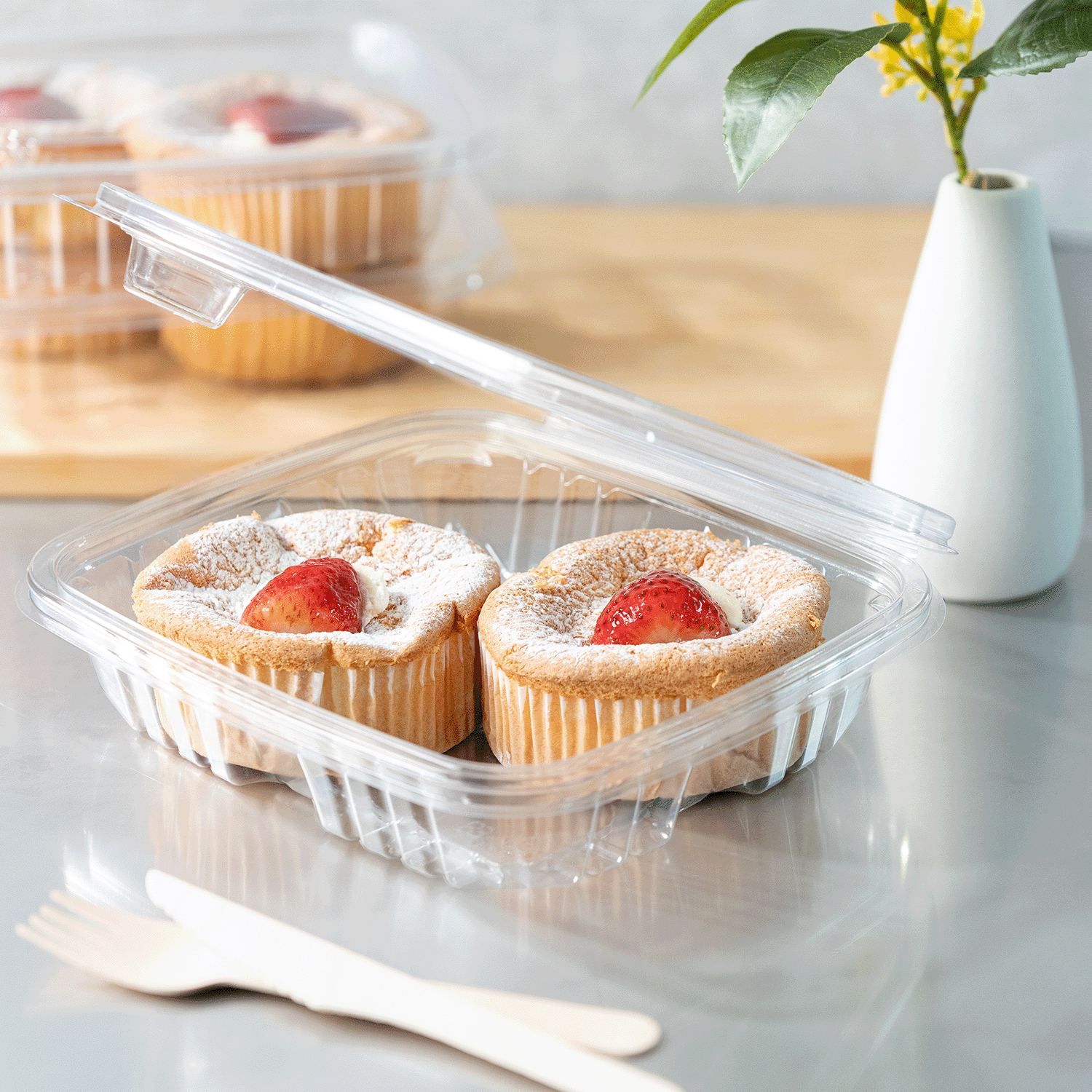 Karat 36 oz PET Tamper Resistant Hinged Deli Containers w/Flat Lid, Rectangular — 150 sets