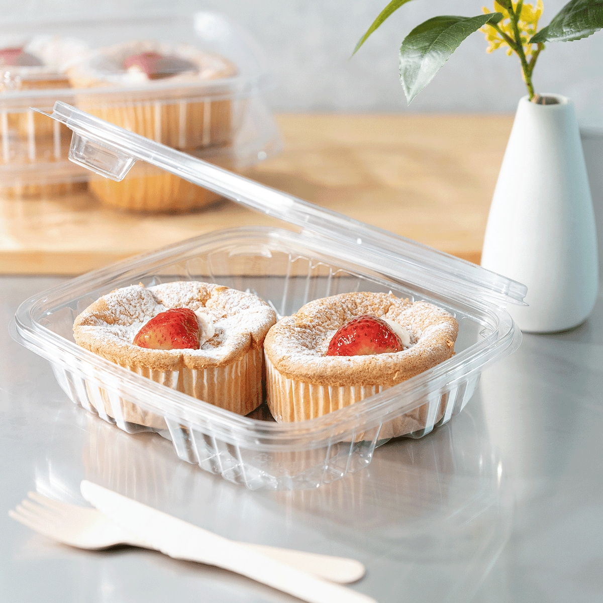 Karat 36 oz PET Tamper Resistant Hinged Deli Containers w/Flat Lid, Rectangular — 150 sets