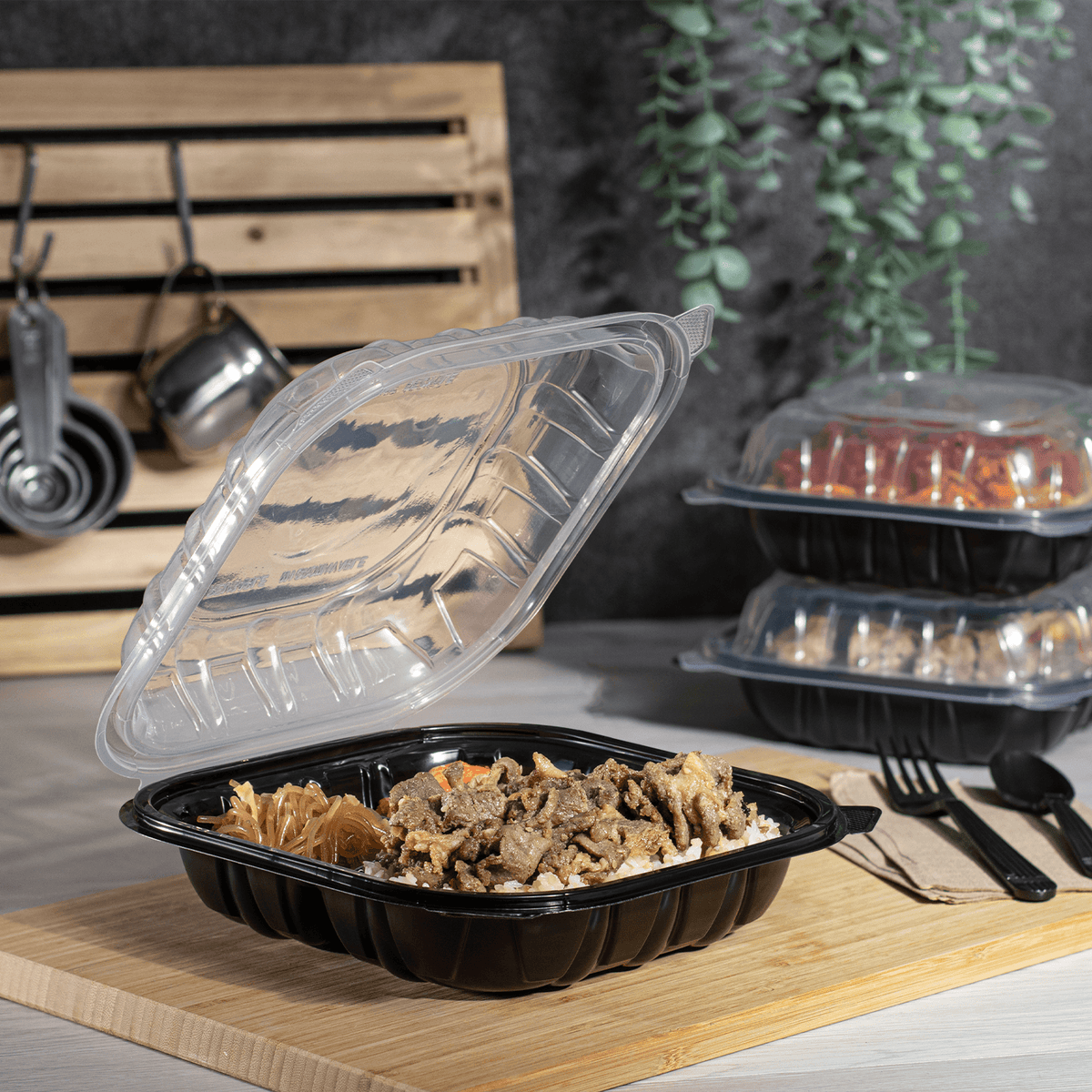 Karat 9" x 9" 3-Compartment Premium PP Hinged Container — 150 ct