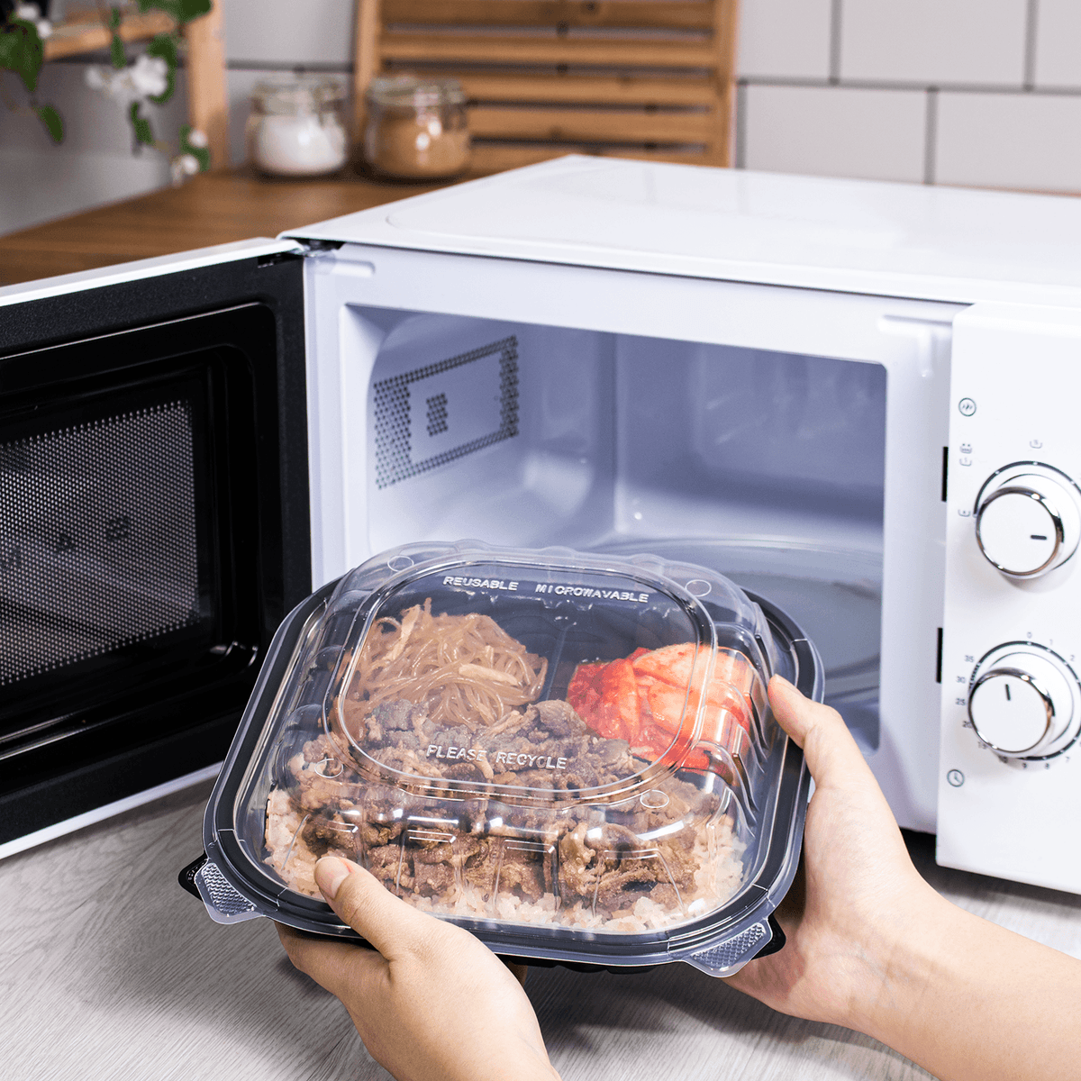 Karat 9" x 9" 3-Compartment Premium PP Hinged Container — 150 ct — product photo 4