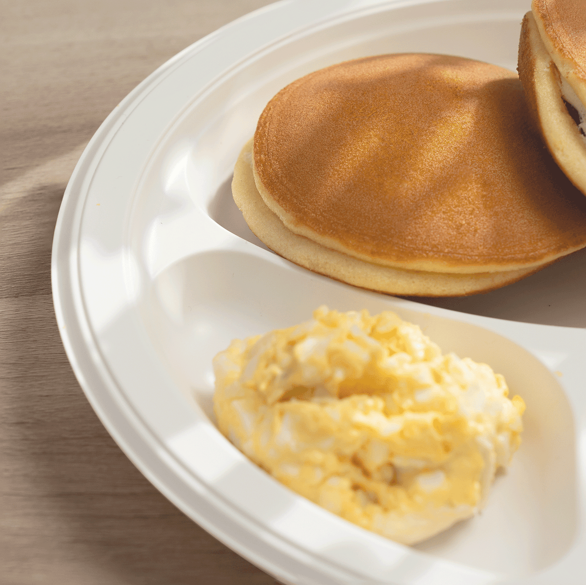 Karat Earth 3 Compartments, 10.25" Mineral Filled PP Round Plates, White — 500 pcs — product photo 3