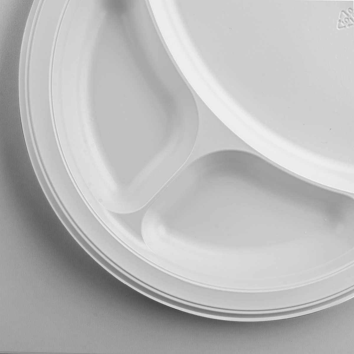 Karat Earth 3 Compartments, 9" Mineral Filled PP Round Plates, White — 500 pcs — product photo 6