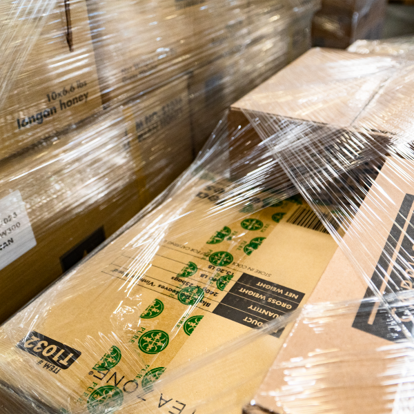 Karat Hand Wrap Stretch Film (18" x1500'), 80 Gauge — 4 Rolls — product photo 7